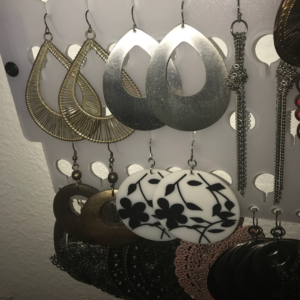 Earrings: Pick and name a price. Bundle to save🎉 - Picture 4 of 6